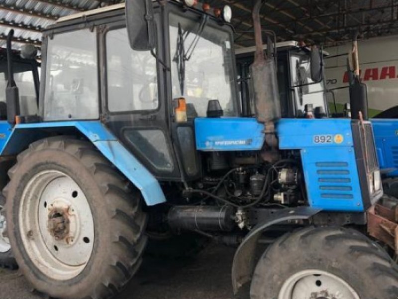 Oldtimer-Traktor типа Belarus Беларус-892, Neumaschine в Володарка